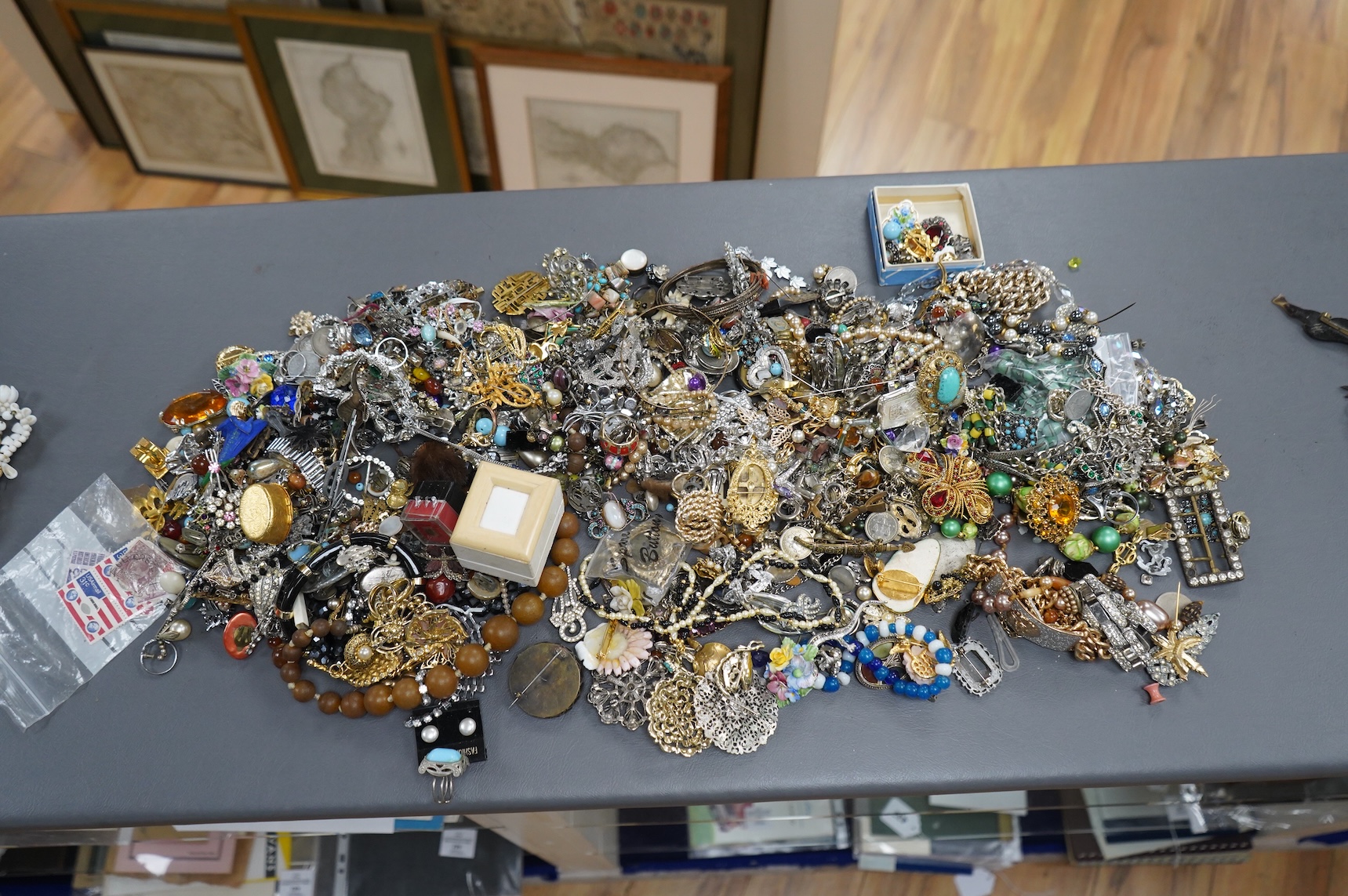 A large quantity of assorted costume jewellery.